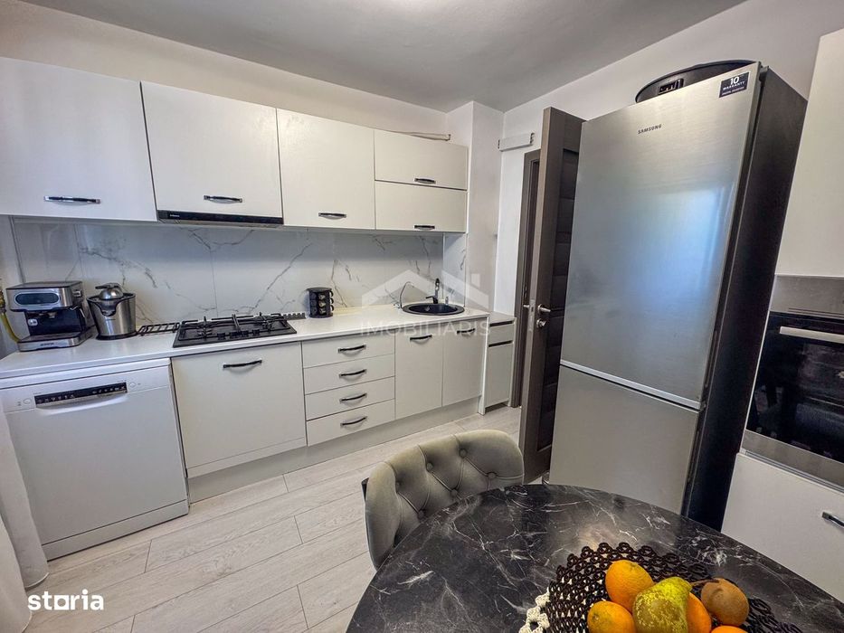 Apartament 3 camere de vanzare - modernizat 2024 - Poarta 6