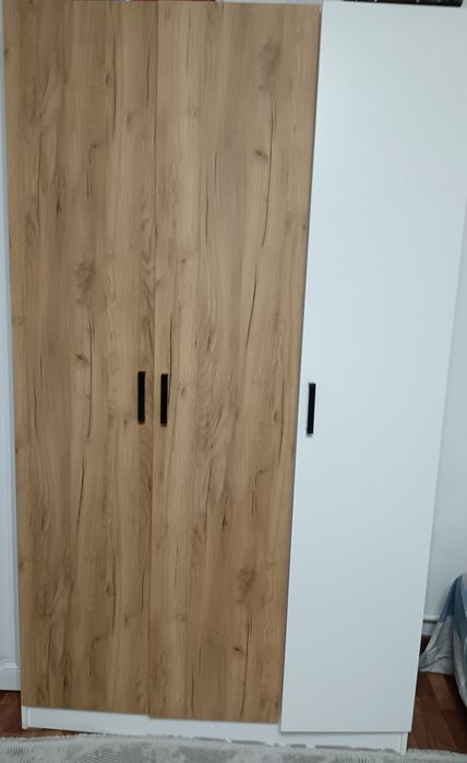 Шкаф трёхдверный