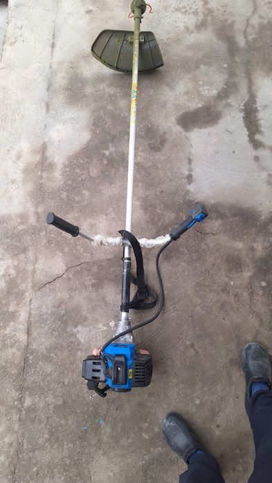 Продам триммер бензиновый
