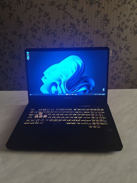 Продам ноутбук Asus TUF  Gaming 17.3 дюймовый (Ryzen 5 3550H/GTX 1650)
