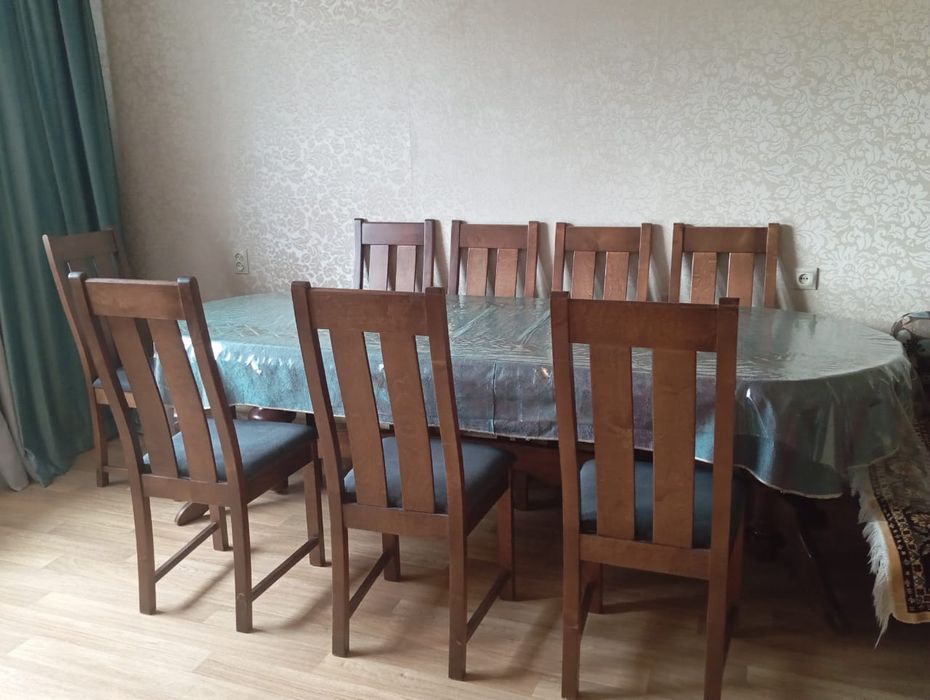 Стол со стульями