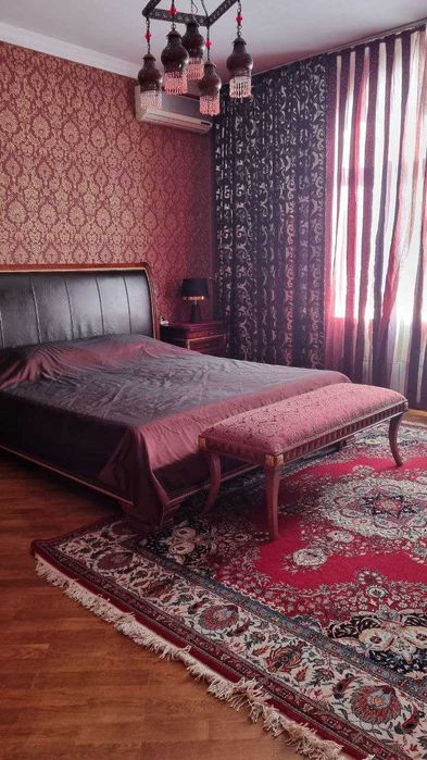 Сдам Дом В центре 2спальни двор, заезд для авто, с рем-ом, обстановкой