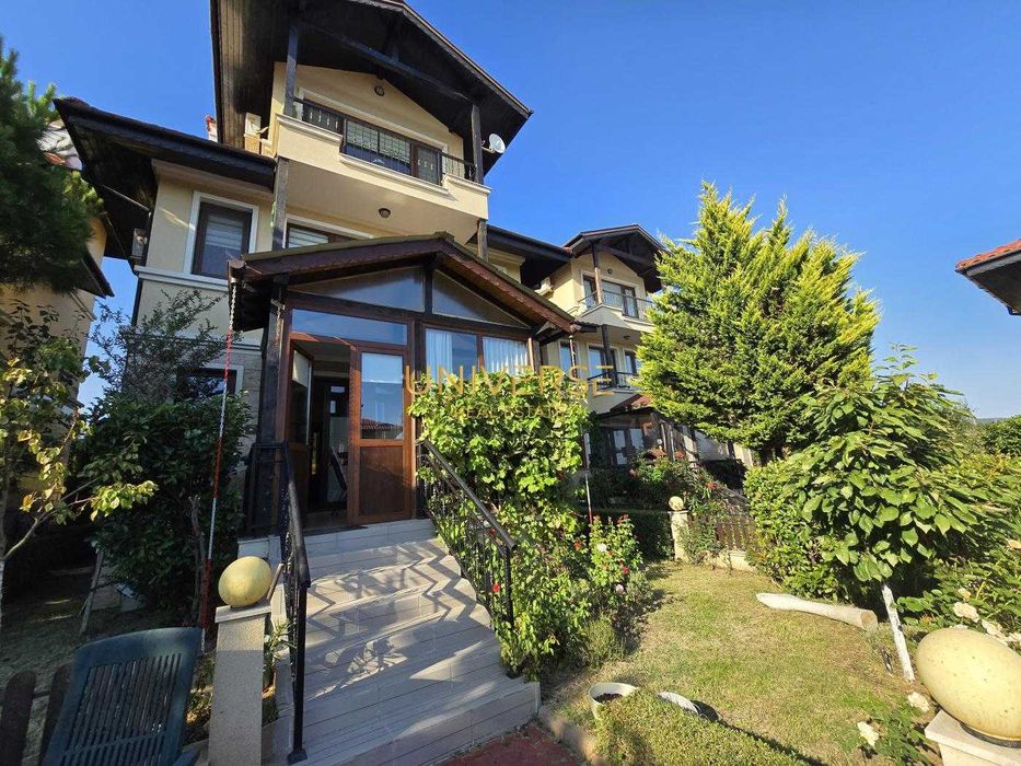 Триетажна къща във вилно селище Кошарица #5054