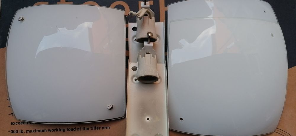 Три употребявани плафона