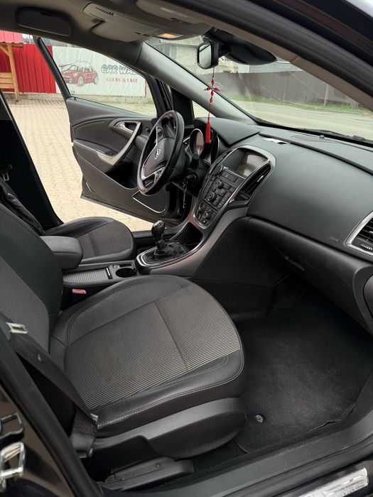 Opel Astra J 2012 de vânzare – stare bună, fără investiții urgente!