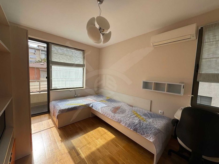 Дава се под наем Тристаен апартамент в Пловдив, Кършияка - 120 кв.м за 797.64 € - Снимка #3