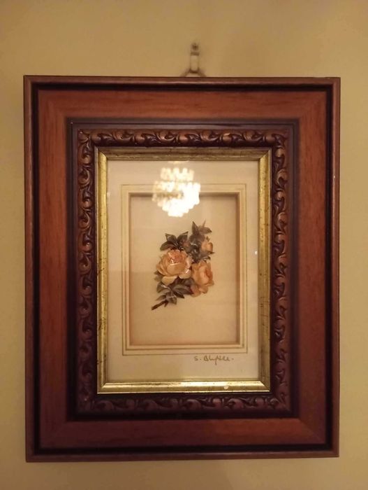 Cos de cristal si Tablou trandafiri portelan cu semnatura rama lemn