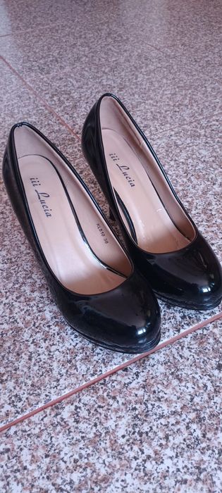 Pantofi de damă  cu lac.