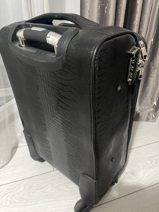 чемодан с замком