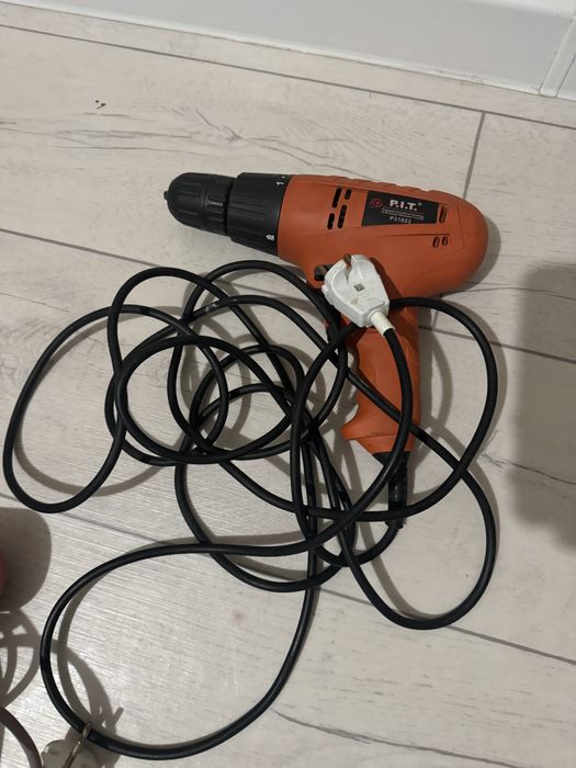 Шуруповерт продаю