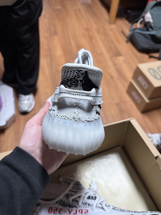 Yeezy Zebra 350V2 marimea 41, 42, 44