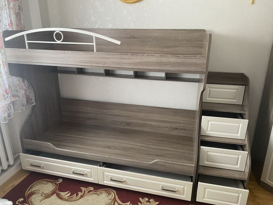 Двухъярусная кровать