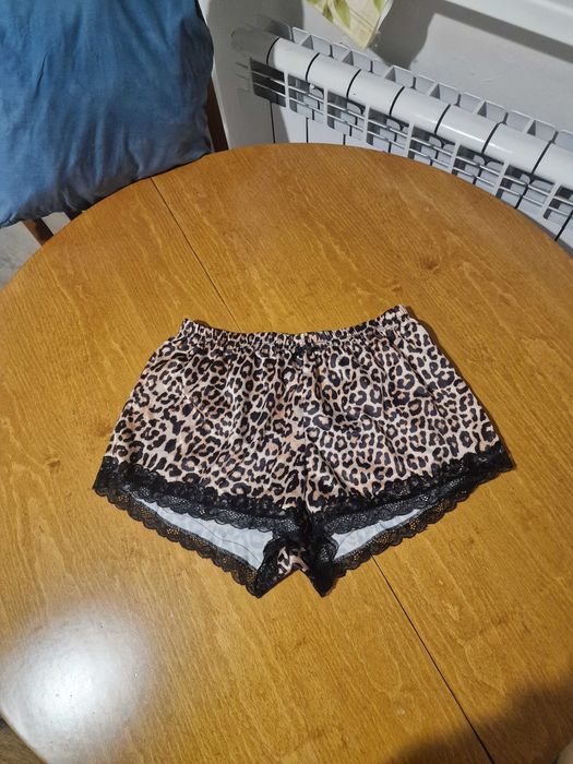Къси панталонки с леопардов принт