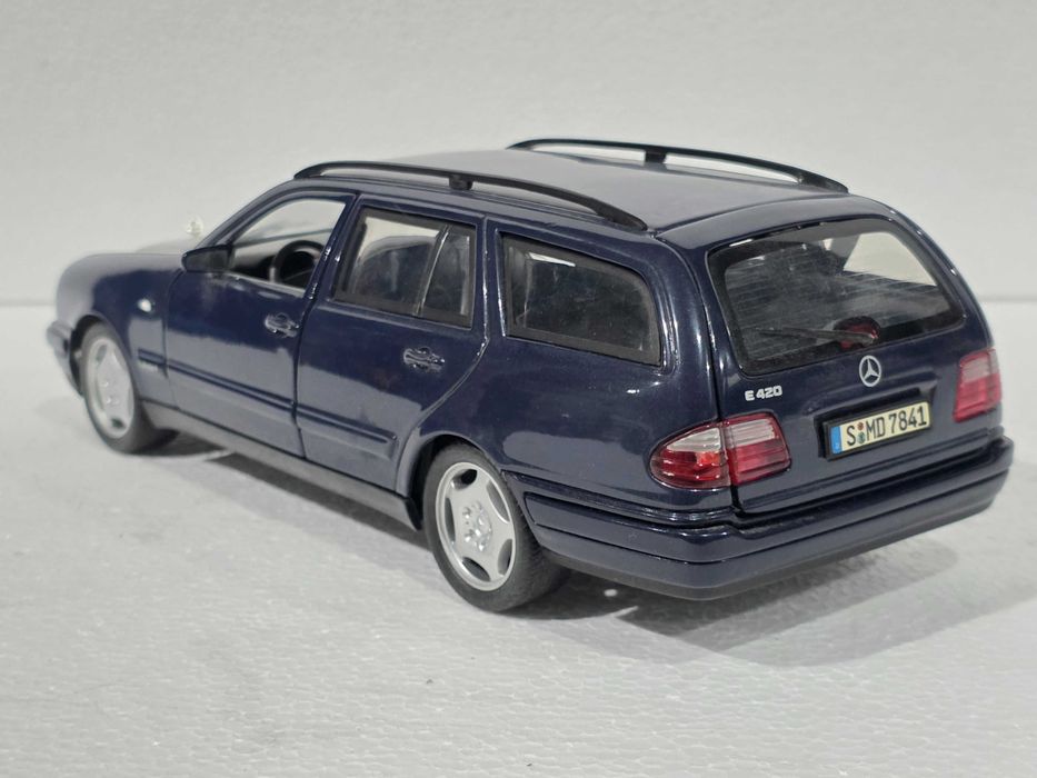 Macheta Auto 1/18 Anson Mercedes E Class E420 Break