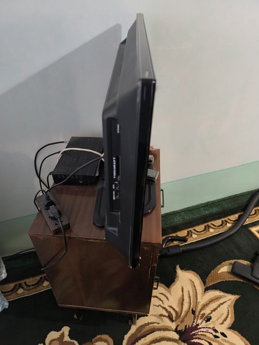 Телевизор Lg32 + тюнер Star track galaxy ll + большая параб.антенна