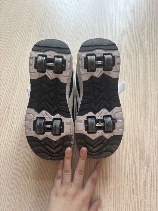 Роликовые кроссовки черный+белый