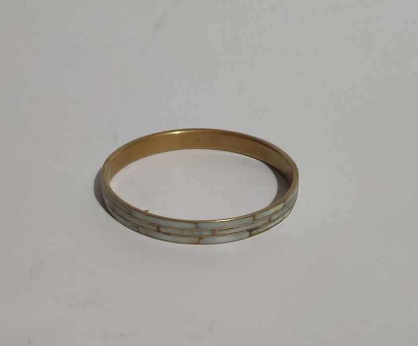 Гривна от месинг и естествен седеф