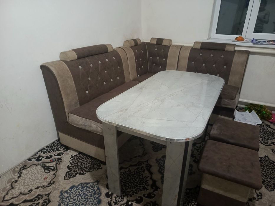 Уголок сатылады келисимли