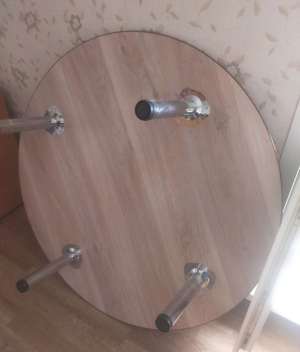 Продам круглый стол!