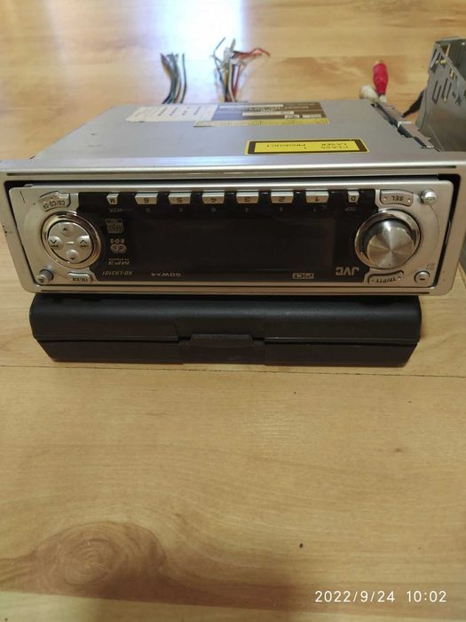 CD за кола JVC с падащ панел