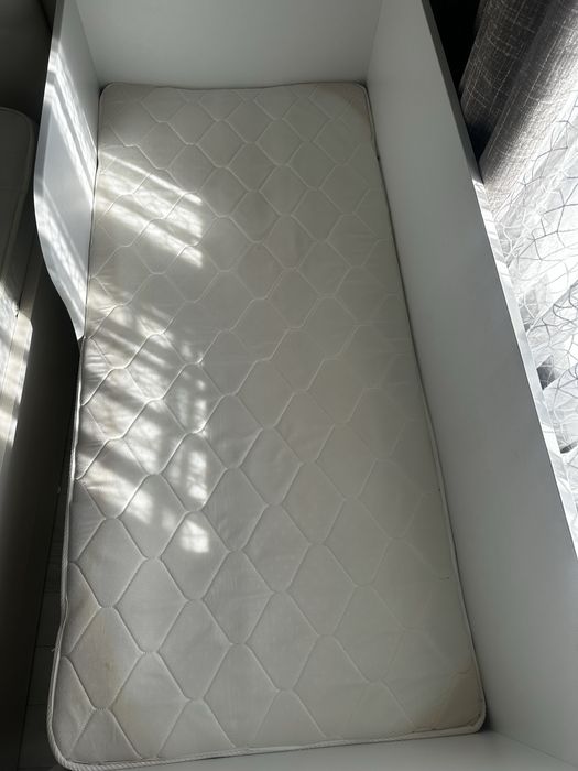 Детская кровать с матрасом