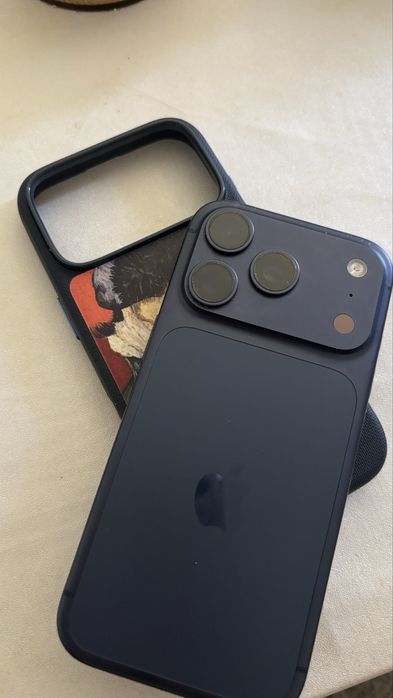 Iphone 17 pro б/у