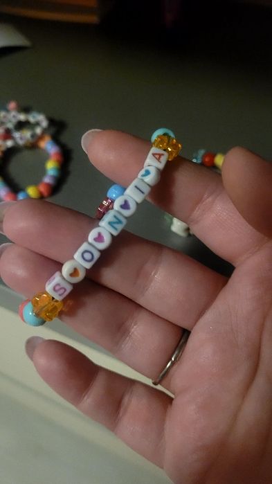 Brățări personalizate cu nume pentru fetițe