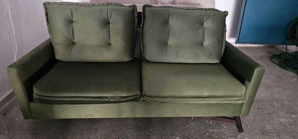 Продавам двоен диван.