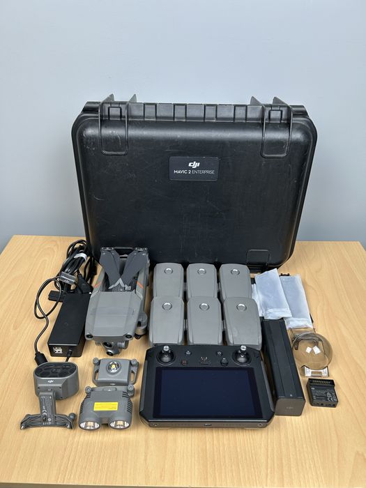 DJI Mavic 2 Enterprise Dual Thermal Camera-професионален дрон с термокамера. Звукови и светлинни аксесоари, 6 батерии, RC Pro, твърд кейс. Термография