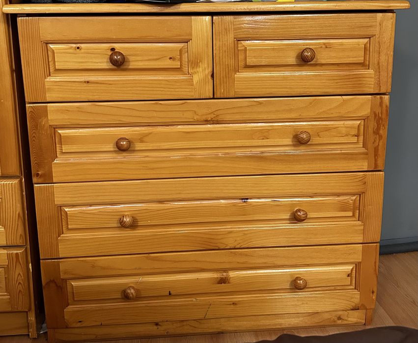 Скрин нощни шкафчета и бюро от чам