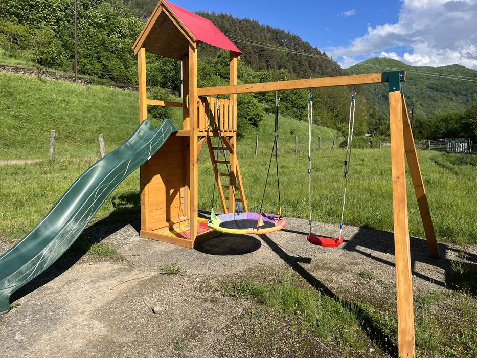 Locuri de joacă din lemn pentru copii, căsuțe, leagăne, mobilier de grădină