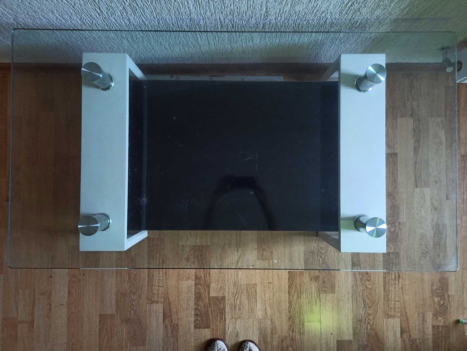 Стъклена холна маса