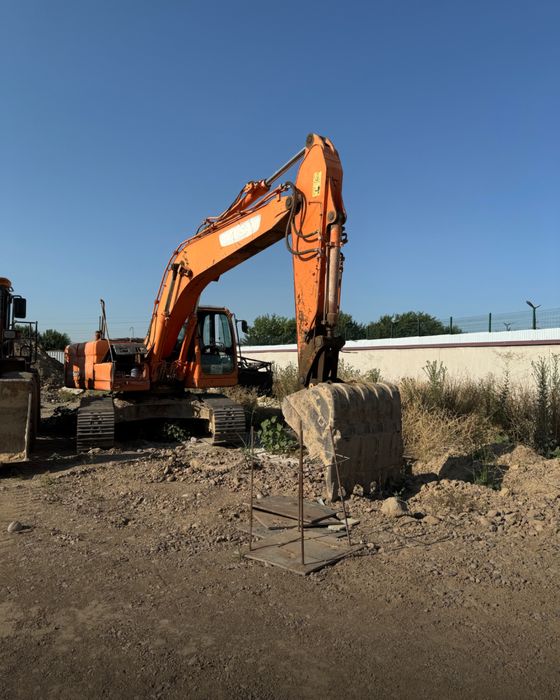 Ekskavator arenda gusenichniy