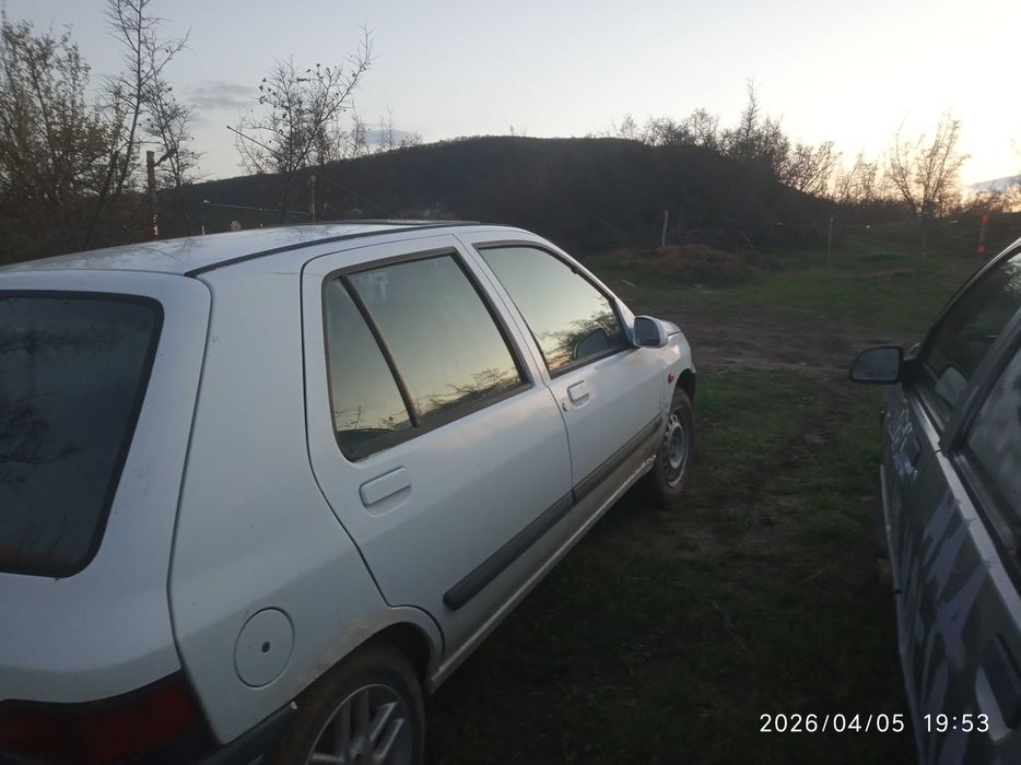 Рено клио енержи 91г.три броя бракувани за части.