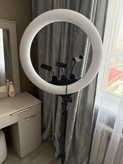 Кольцевая лампа со штативом