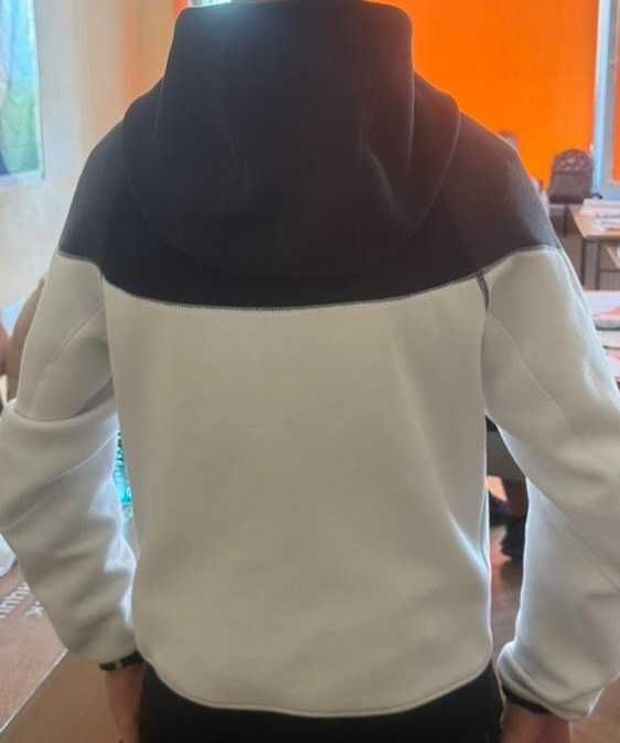 Уникален суичър Nike с автограф – лимитирана серия K. Nasar 404 BLSTC