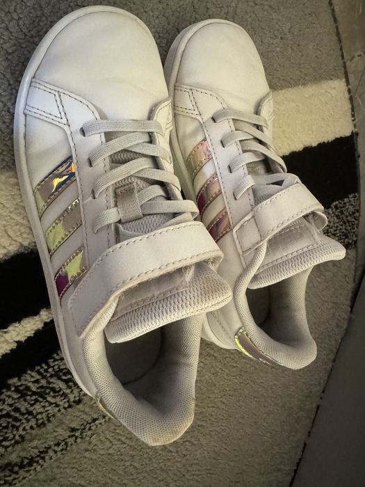 Бели маратонки ADIDAS