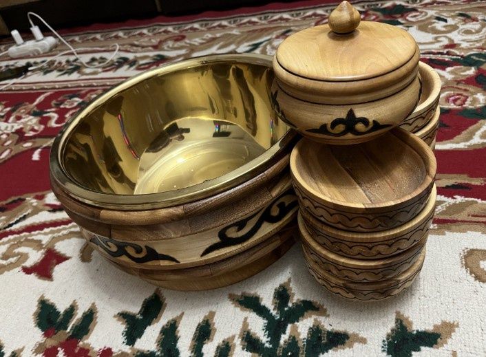 Кумысница с посудой