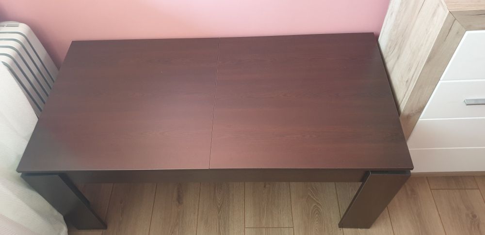 Продавам Холна маса