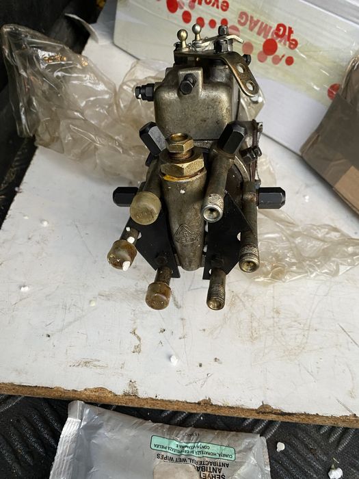 Pompa injectie tractor / utilaje , motor 6 cilindrii - NOUA