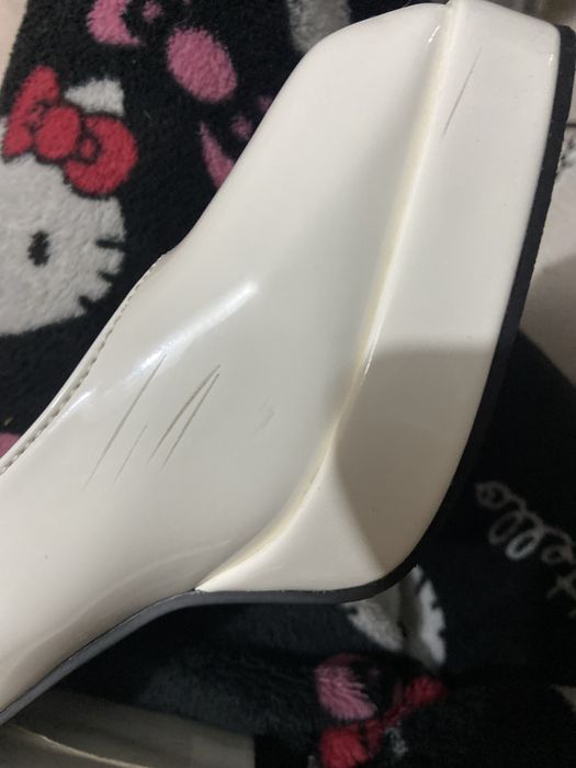 Продам туфли белые