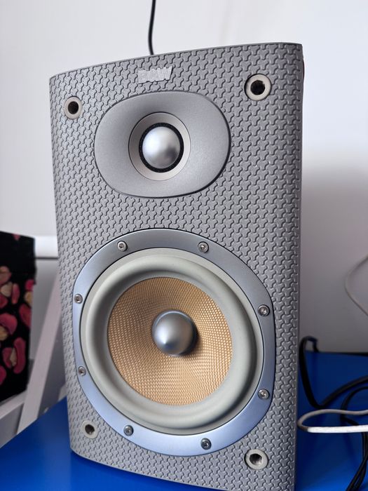boxe Bowers & Wilkins bookshelf