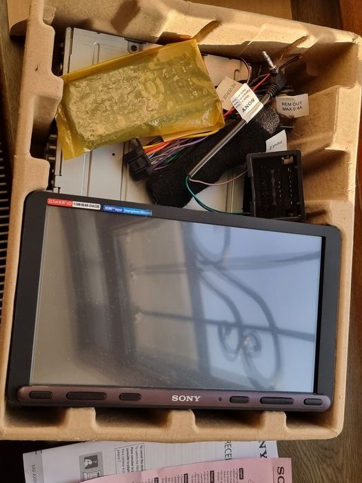 Автомагнитола Sony XAV-AX8100
