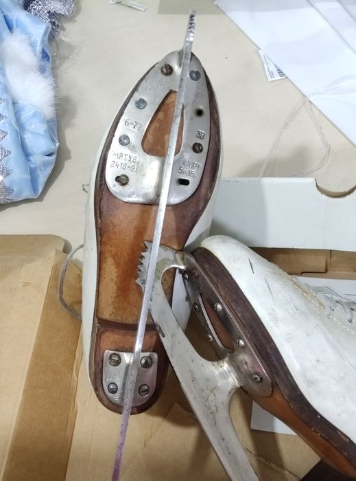 Коньки фигурные Botas