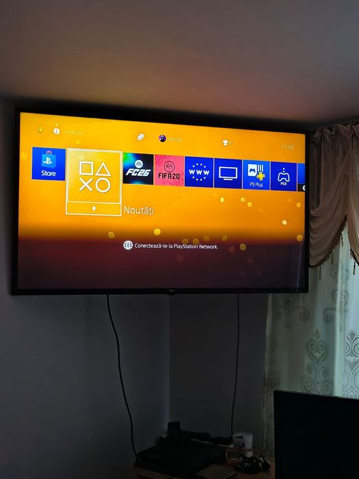 Vând PlayStation 4