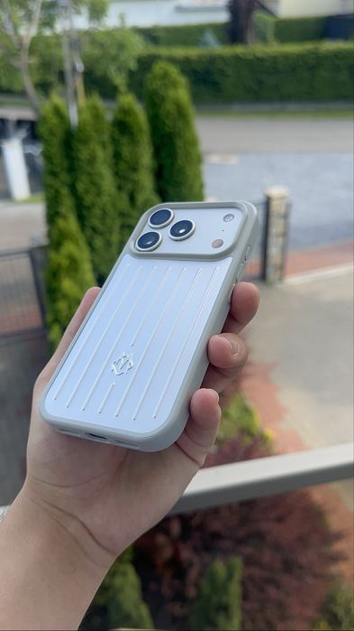 Husa iPhone 17 pro RIMOWA