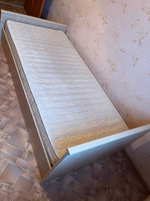 Кровать в хорошем состоянии
