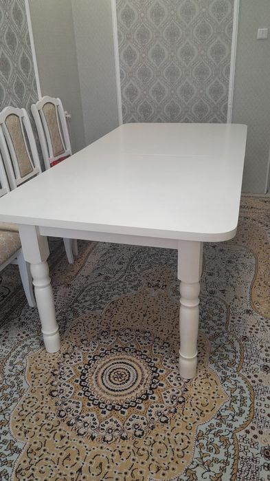 Продам стол для гостиной