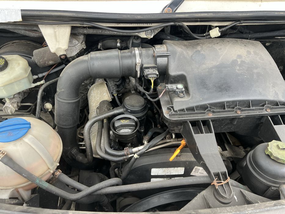 Bara fata! Capota motor vw crafter 2,5 tdi