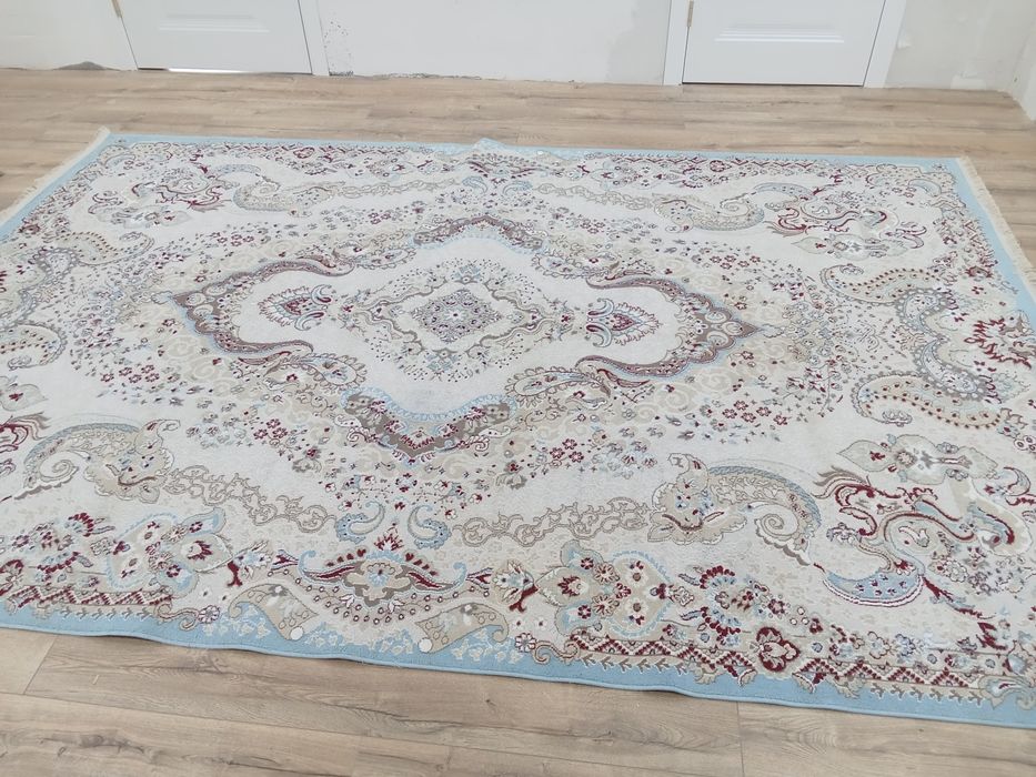 Кілем сатылады...